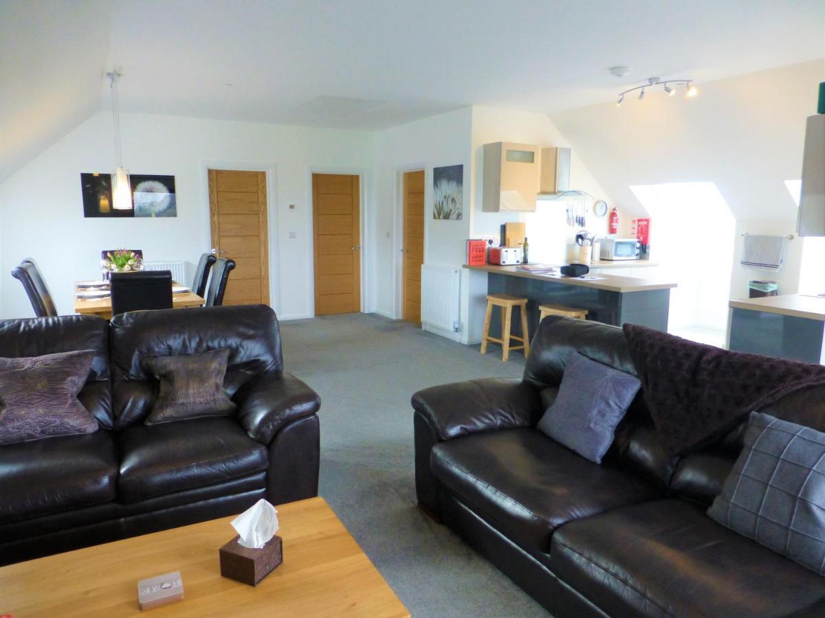 Gerycastell Luxury Holiday Apartment With Stunning Views & Ev Station Point Carmarthen Bagian luar foto