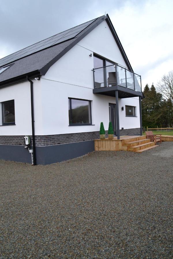 Gerycastell Luxury Holiday Apartment With Stunning Views & Ev Station Point Carmarthen Bagian luar foto