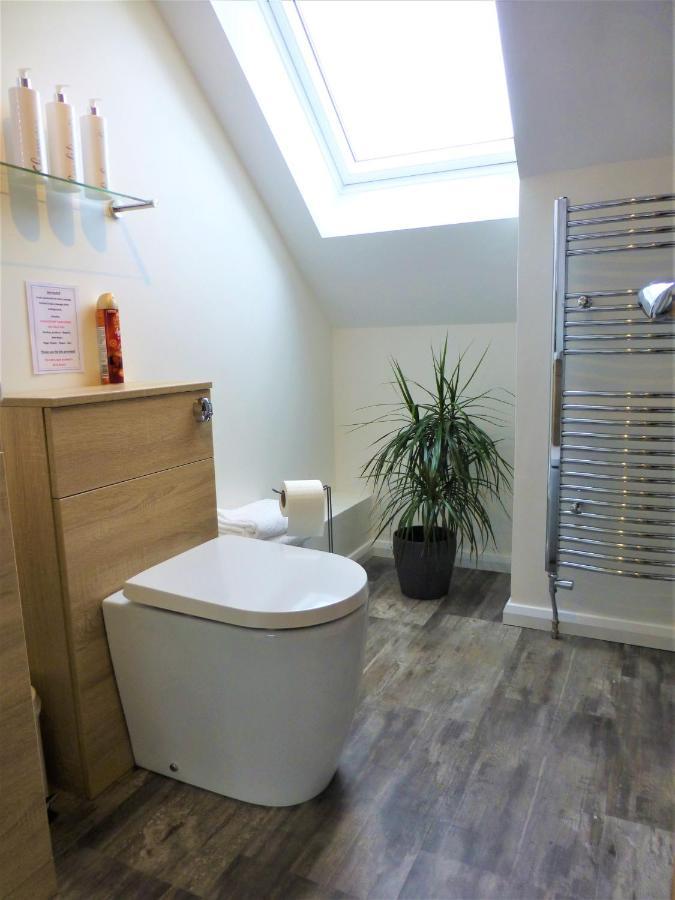 Gerycastell Luxury Holiday Apartment With Stunning Views & Ev Station Point Carmarthen Bagian luar foto