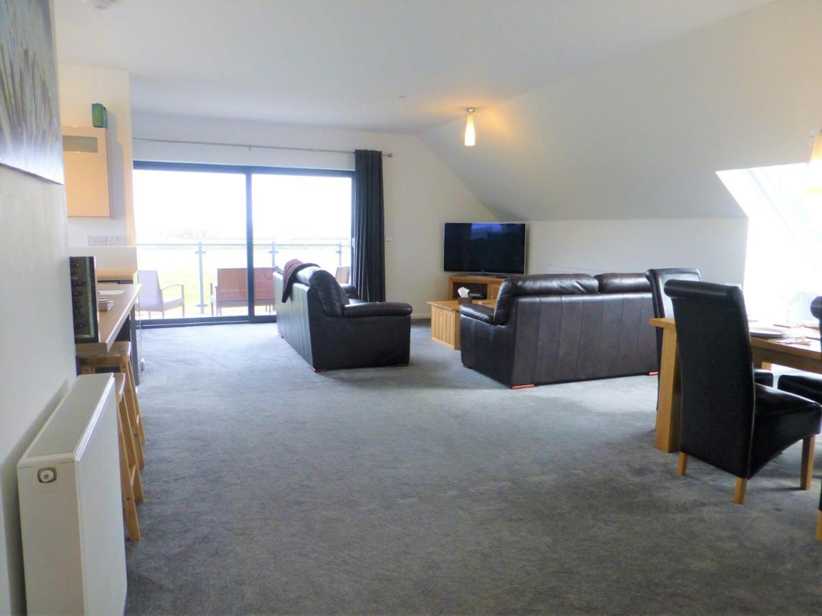 Gerycastell Luxury Holiday Apartment With Stunning Views & Ev Station Point Carmarthen Bagian luar foto