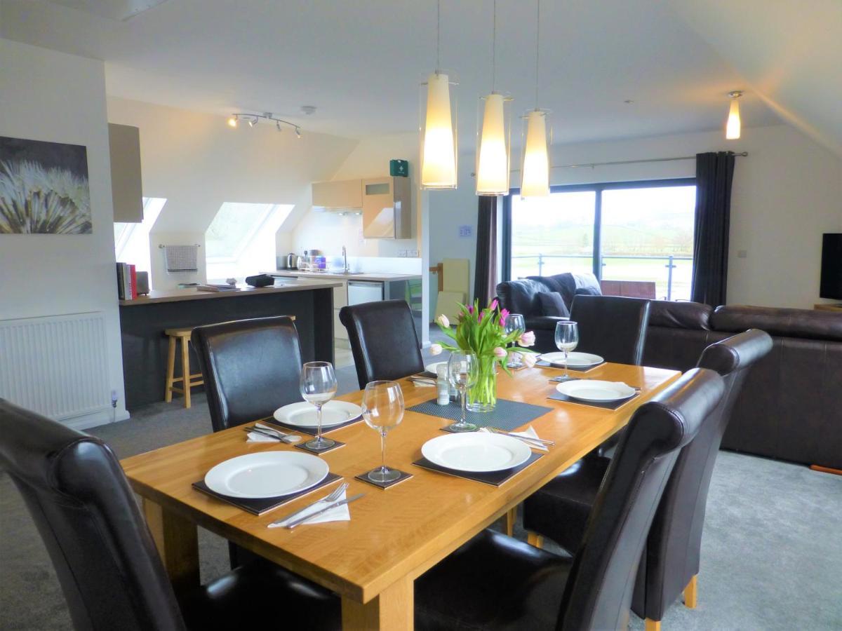 Gerycastell Luxury Holiday Apartment With Stunning Views & Ev Station Point Carmarthen Bagian luar foto