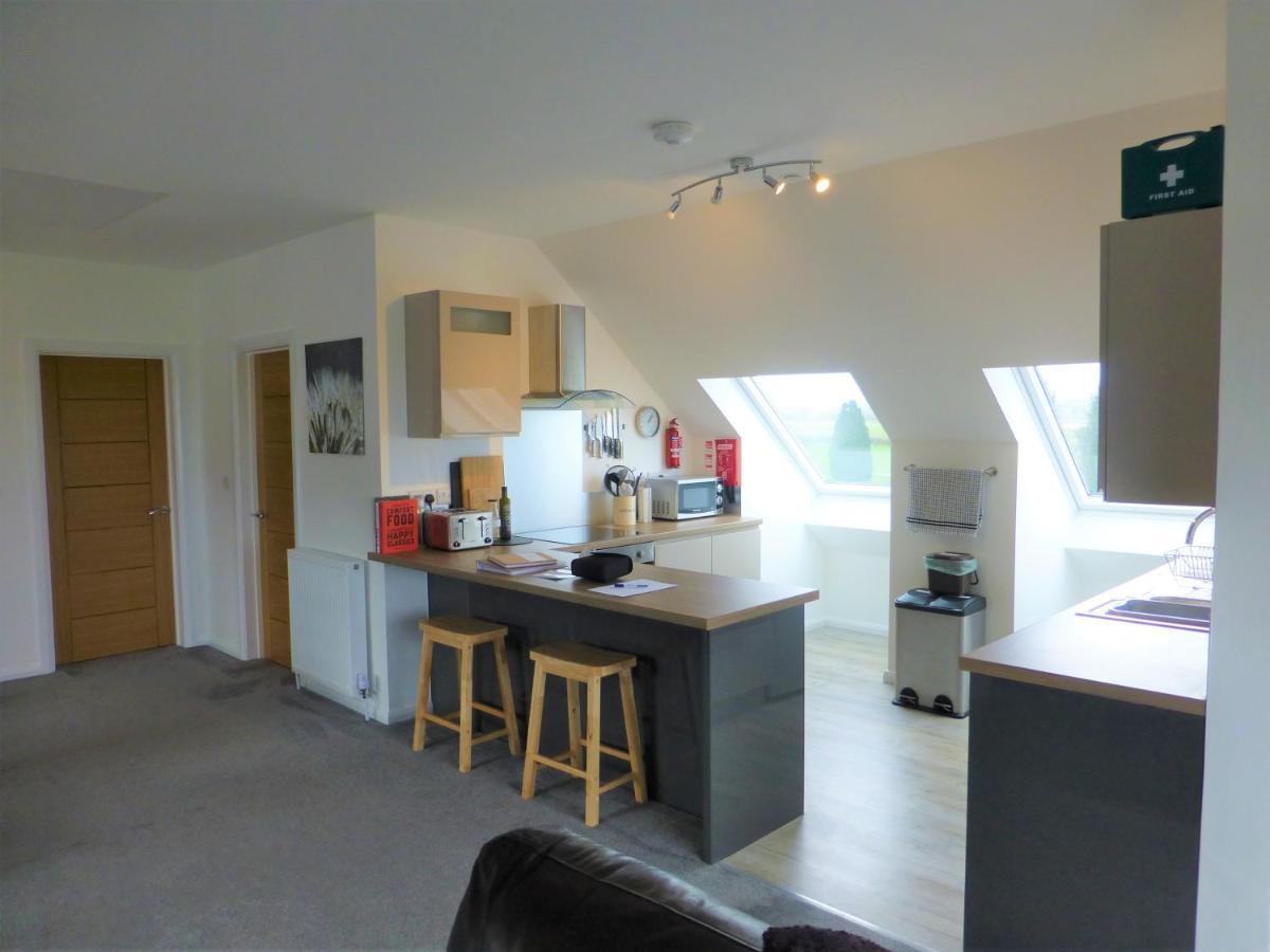 Gerycastell Luxury Holiday Apartment With Stunning Views & Ev Station Point Carmarthen Bagian luar foto