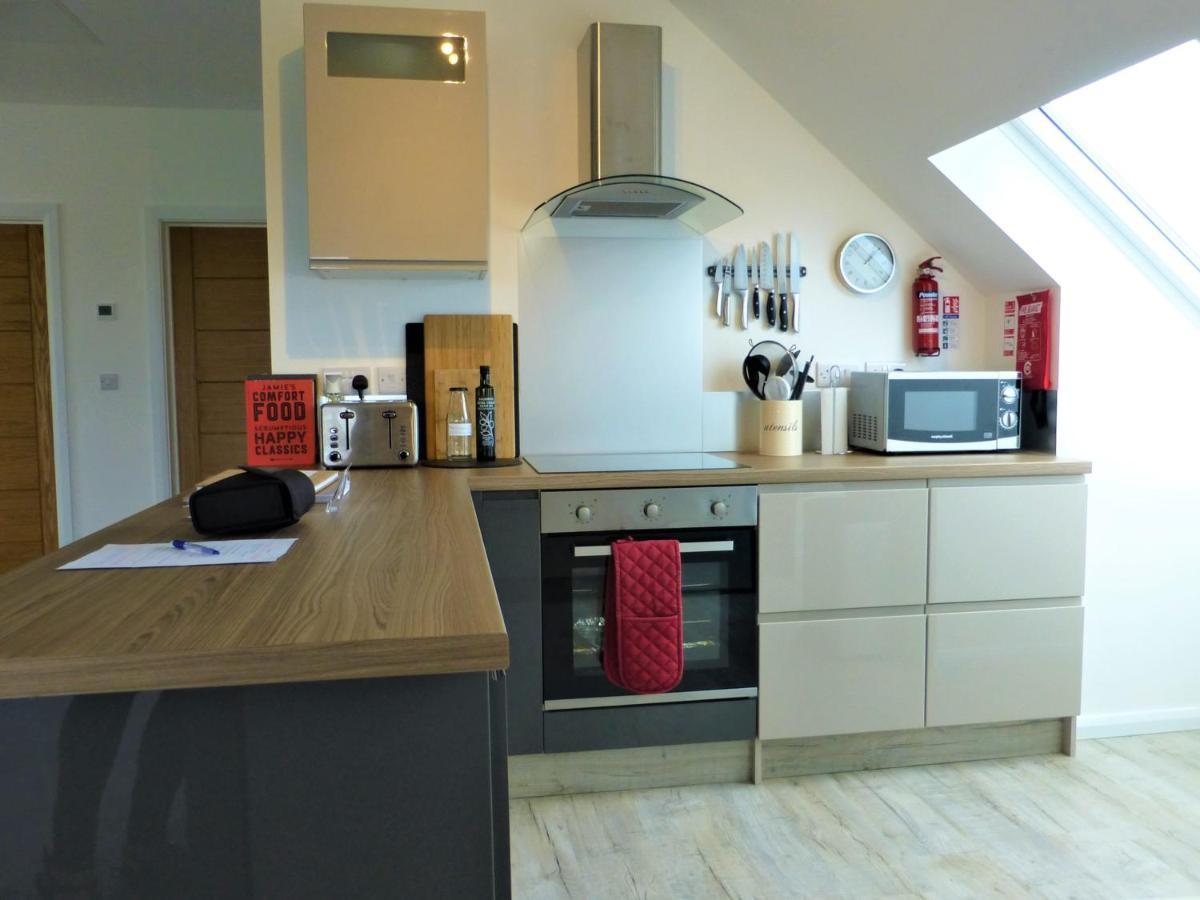 Gerycastell Luxury Holiday Apartment With Stunning Views & Ev Station Point Carmarthen Bagian luar foto