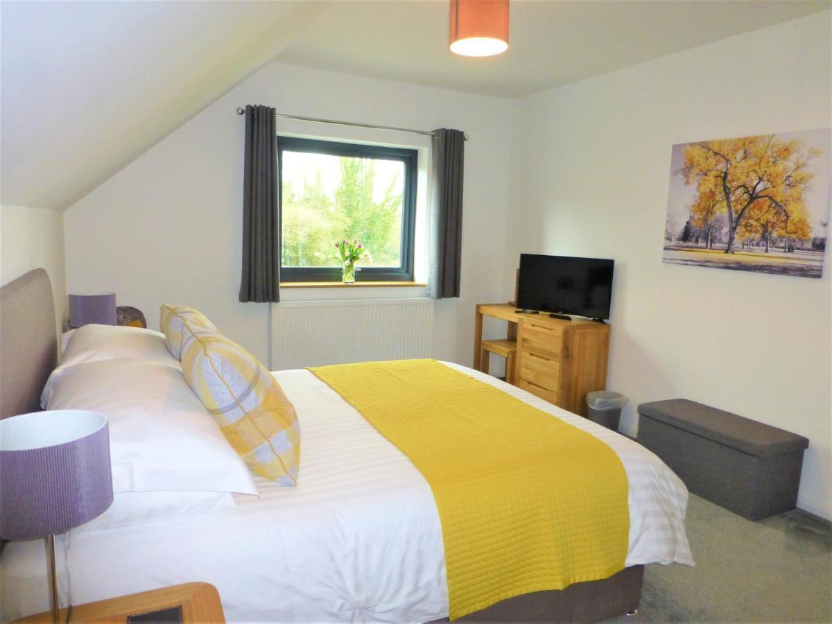 Gerycastell Luxury Holiday Apartment With Stunning Views & Ev Station Point Carmarthen Bagian luar foto