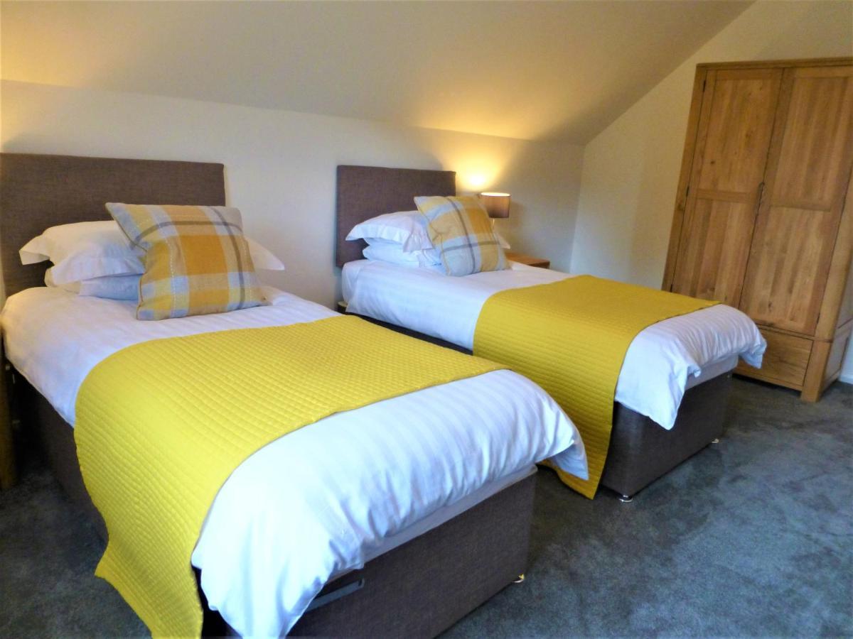 Gerycastell Luxury Holiday Apartment With Stunning Views & Ev Station Point Carmarthen Bagian luar foto